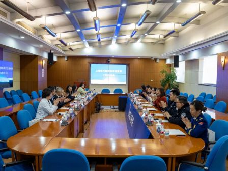 上海电力医院召开2025年院外监督员工作座谈会